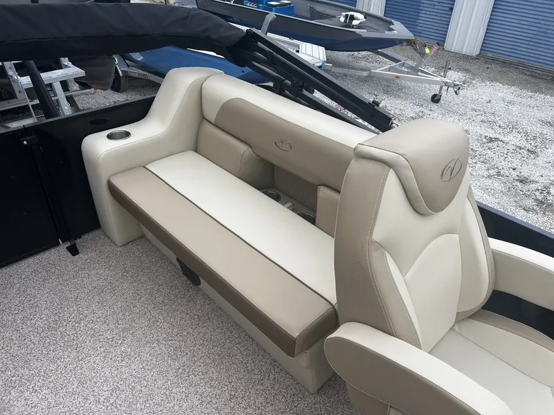 Slide: The Image of Veranda Vista View Series 20RC TRITOON 2026 - 11