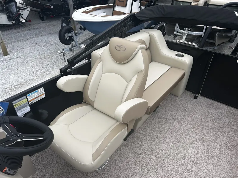 Slide: The Image of Veranda Vista View Series 20RC TRITOON 2026 - 10