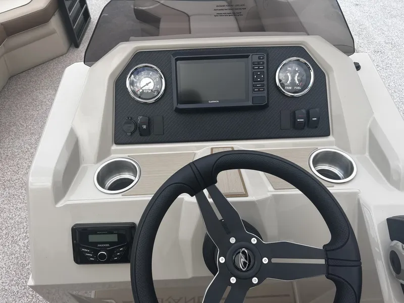 Slide: The Image of Veranda Vista View Series 20RC TRITOON 2026 - 12