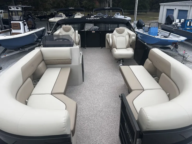 Slide: The Image of Veranda Vista View Series 20RC TRITOON 2026 - 8