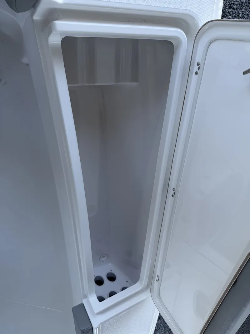 Slide: The Image of Blazer Bay Makaira 2800 2026 - 11