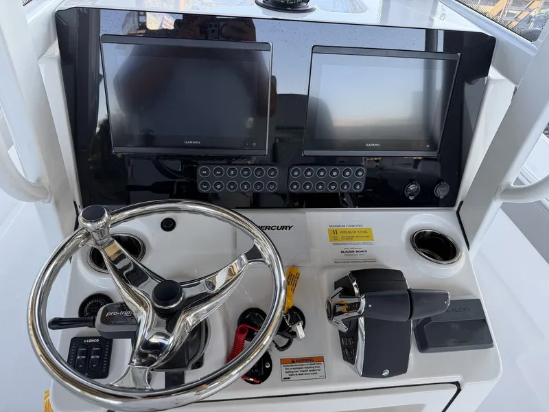 Slide: The Image of Blazer Bay Makaira 2800 2026 - 7