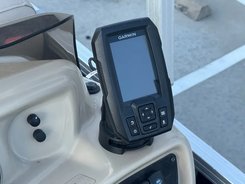 Slide: The Image of Garmin device mounted on 2017 Avalon LSZ rf 2285 boat dashboard. - 20