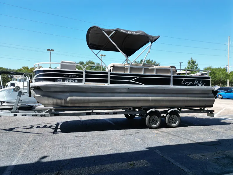 Slide: The Image of Sun Tracker FISHIN BARGE 22DLX 2018 - 5