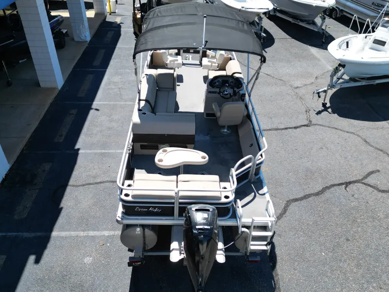 Slide: The Image of Sun Tracker FISHIN BARGE 22DLX 2018 - 9