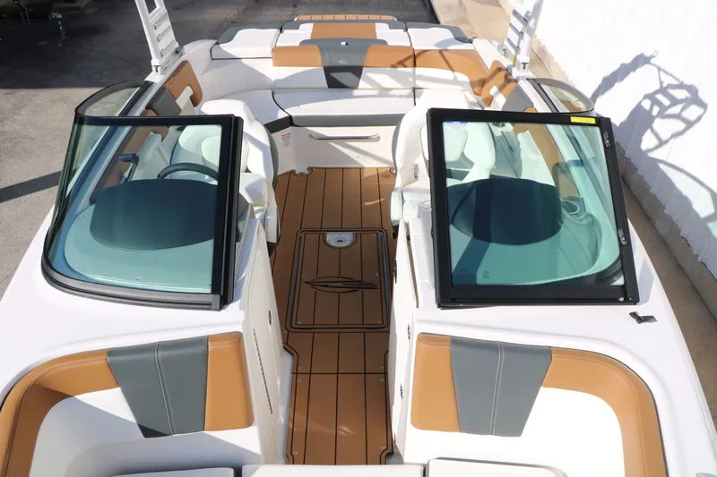 Slide: The Image of Chaparral 23 SSi 2025 - 14