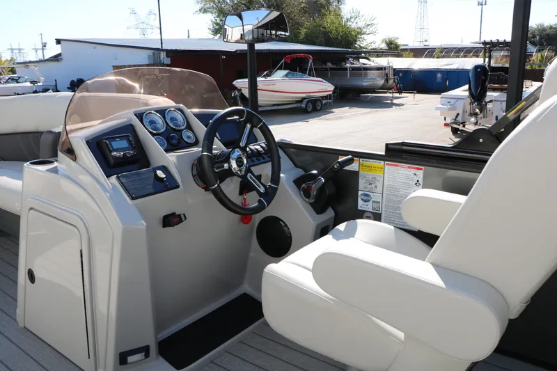 Slide: The Image of Sylvan Mirage 820 Party Fish Tri Toon 2026 - 14