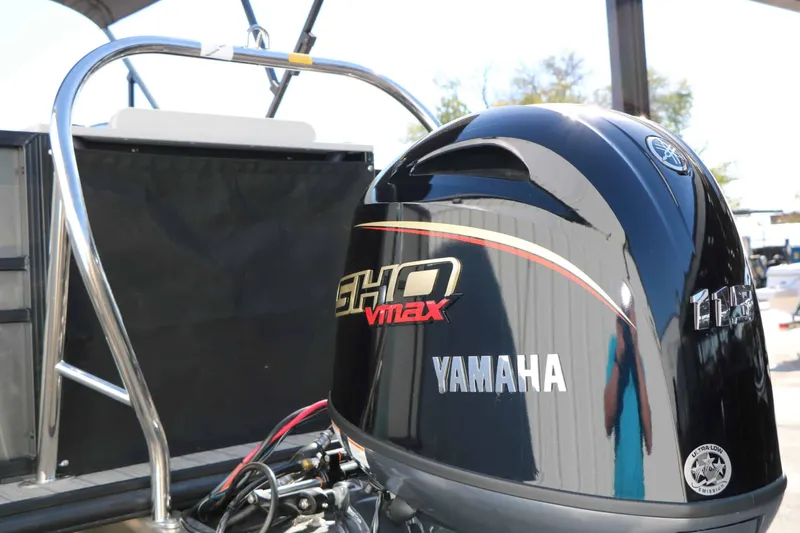 Slide: The Image of Sylvan Mirage 820 Party Fish Tri Toon 2026 - 23
