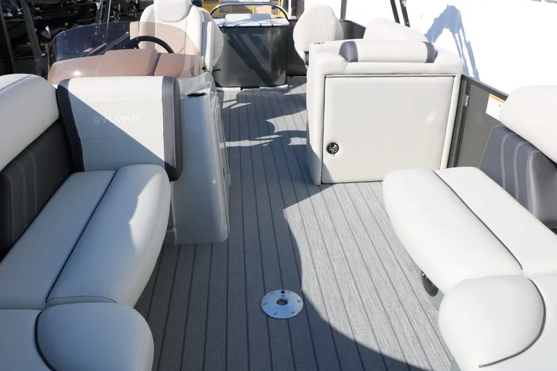 Slide: The Image of Sylvan Mirage 820 Party Fish Tri Toon 2026 - 2