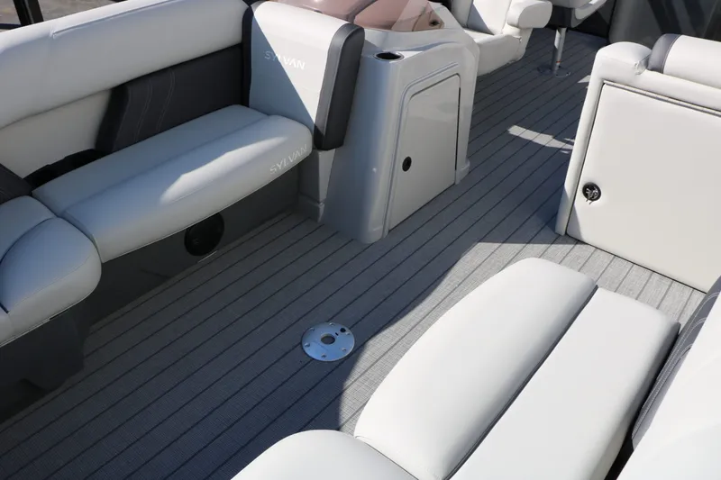 Slide: The Image of Sylvan Mirage 820 Party Fish Tri Toon 2026 - 4