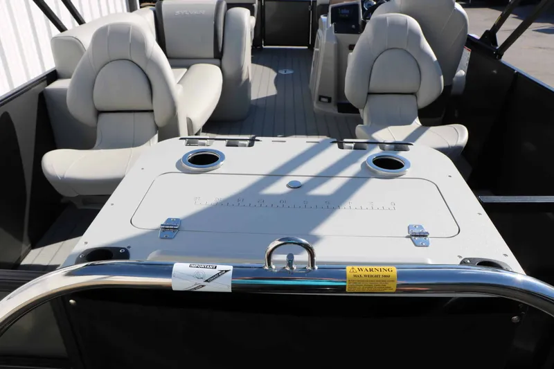 Slide: The Image of Sylvan Mirage 820 Party Fish Tri Toon 2026 - 8