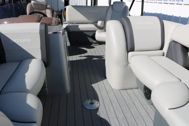 Slide: The Image of Sylvan Mirage 820 CLZ DH Tri Toon 2026 - 15