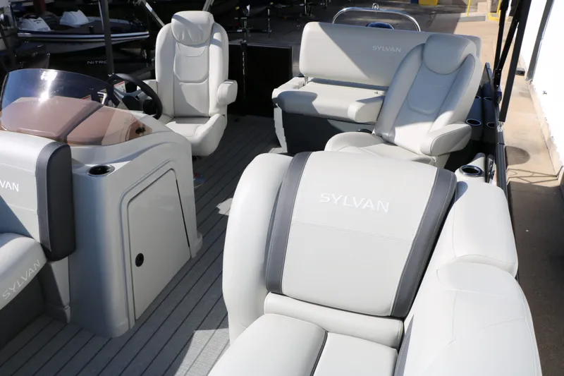 Slide: The Image of Sylvan Mirage 820 CLZ DH Tri Toon 2026 - 17