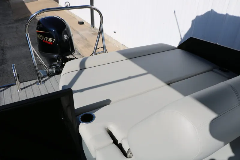 Slide: The Image of Sylvan Mirage 820 CLZ DH Tri Toon 2026 - 21