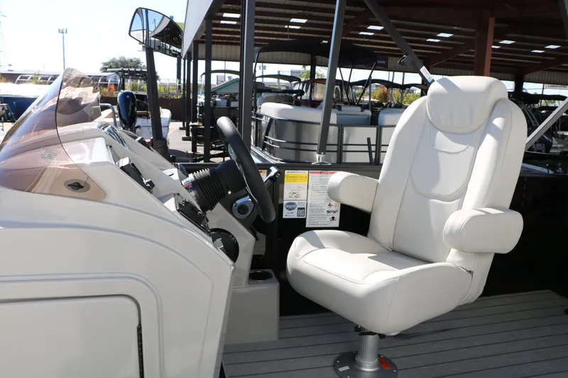 Slide: The Image of Sylvan Mirage 820 CLZ DH Tri Toon 2026 - 34