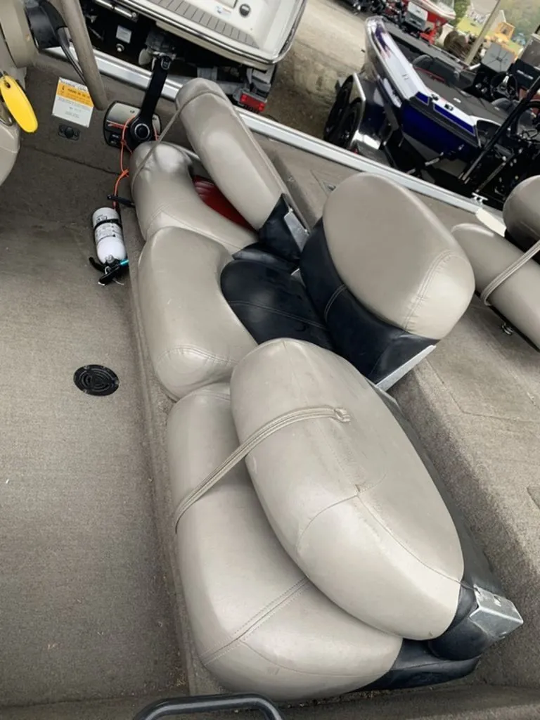 Slide: The Image of Tracker PT 175 2003 - 6