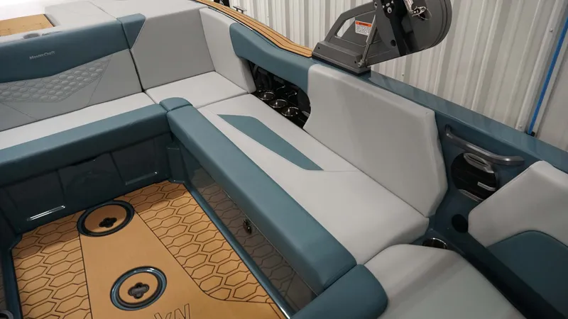 Slide: The Image of MasterCraft NXT22 2026 - 32