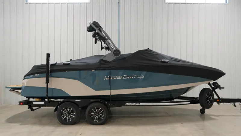 Slide: The Image of MasterCraft NXT22 2026 - 40