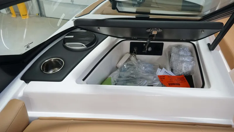 Slide: The Image of MasterCraft XT22 2026 - 18