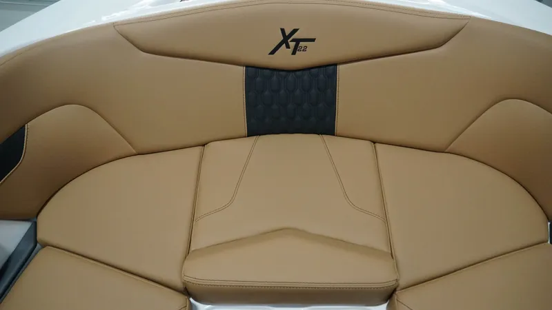 Slide: The Image of MasterCraft XT22 2026 - 30