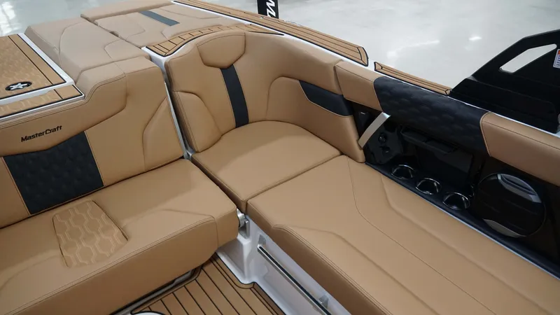 Slide: The Image of MasterCraft XT22 2026 - 38