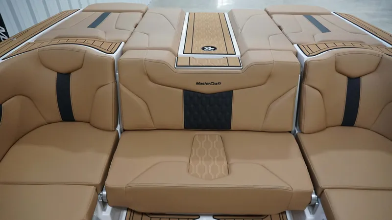 Slide: The Image of MasterCraft XT22 2026 - 39