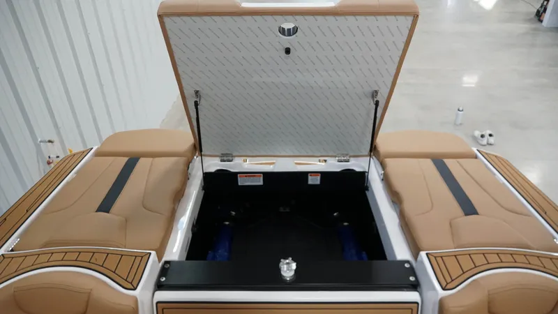 Slide: The Image of MasterCraft XT22 2026 - 42