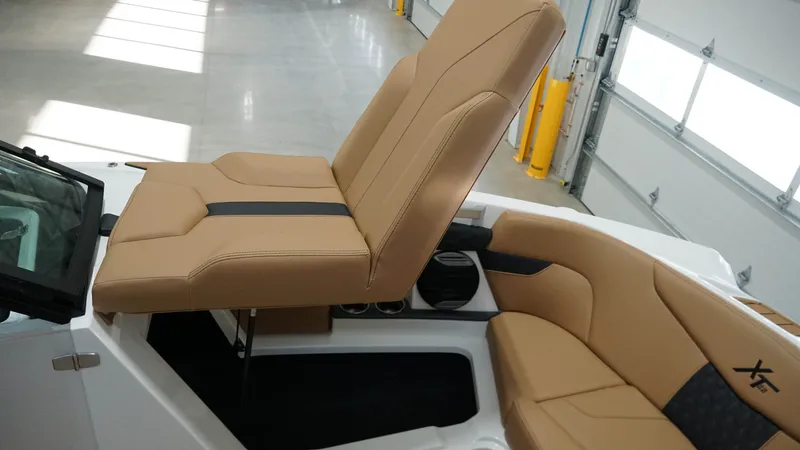 Slide: The Image of MasterCraft XT22 2026 - 46