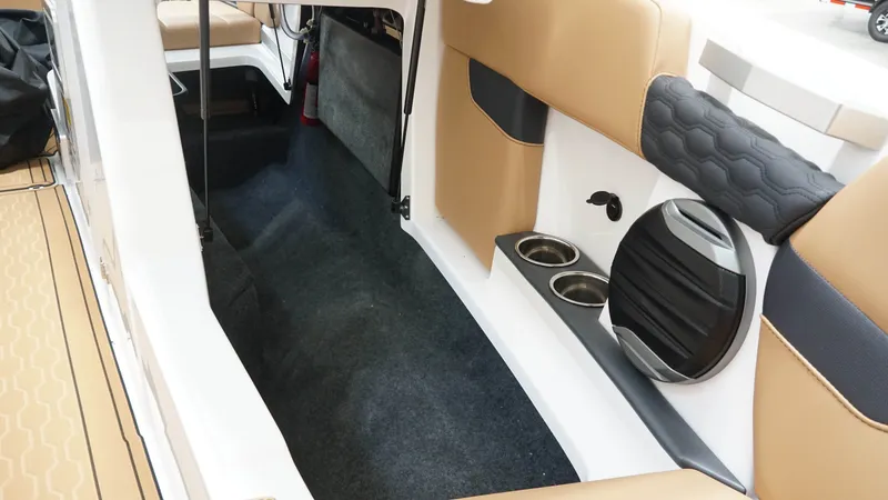 Slide: The Image of MasterCraft XT22 2026 - 47