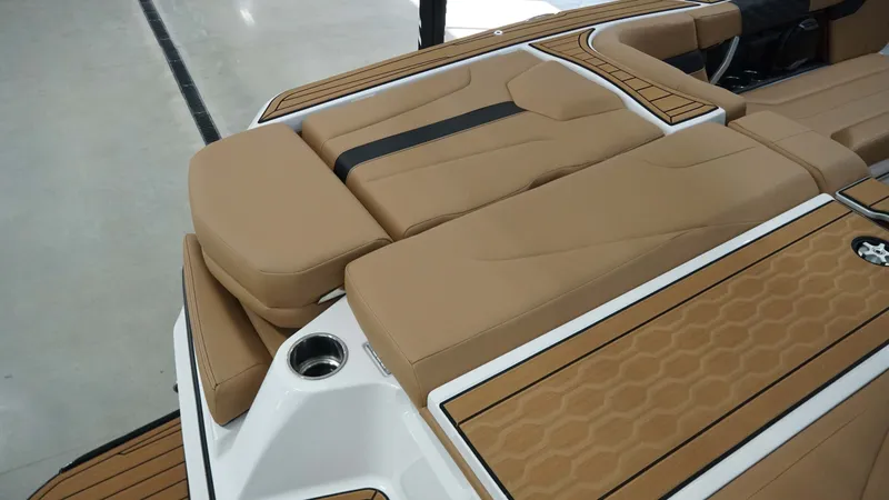 Slide: The Image of MasterCraft XT22 2026 - 7