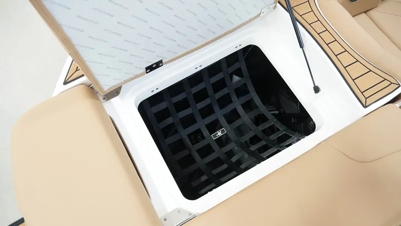 Slide: The Image of MasterCraft XT22 2026 - 9