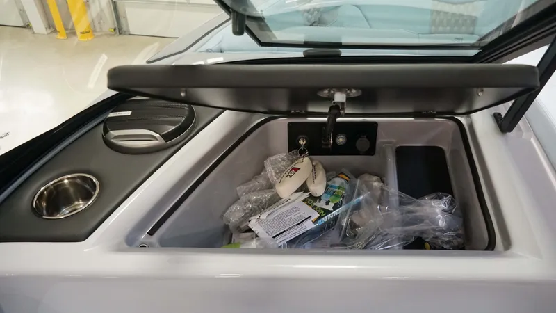 Slide: The Image of MasterCraft XT22 2026 - 21