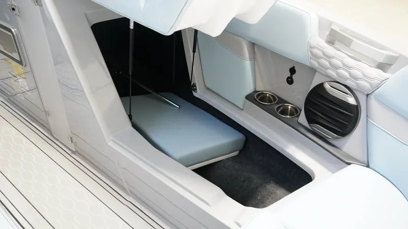 Slide: The Image of MasterCraft XT22 2026 - 30