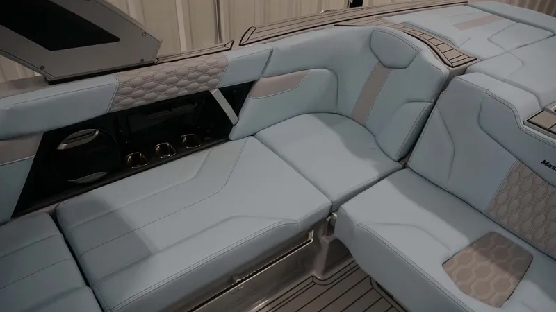 Slide: The Image of MasterCraft XT22 2026 - 33