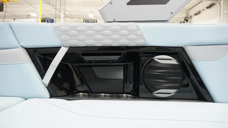 Slide: The Image of MasterCraft XT22 2026 - 36