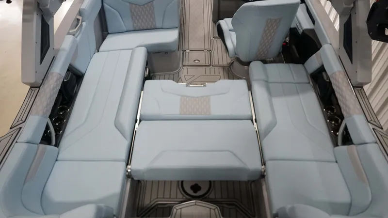 Slide: The Image of MasterCraft XT22 2026 - 39