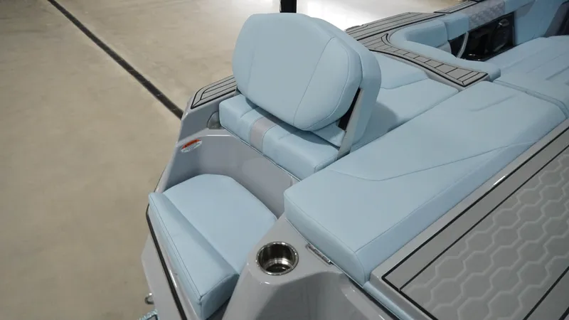 Slide: The Image of MasterCraft XT22 2026 - 8