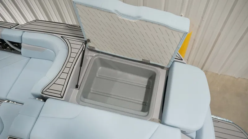 Slide: The Image of MasterCraft XT22 2026 - 9