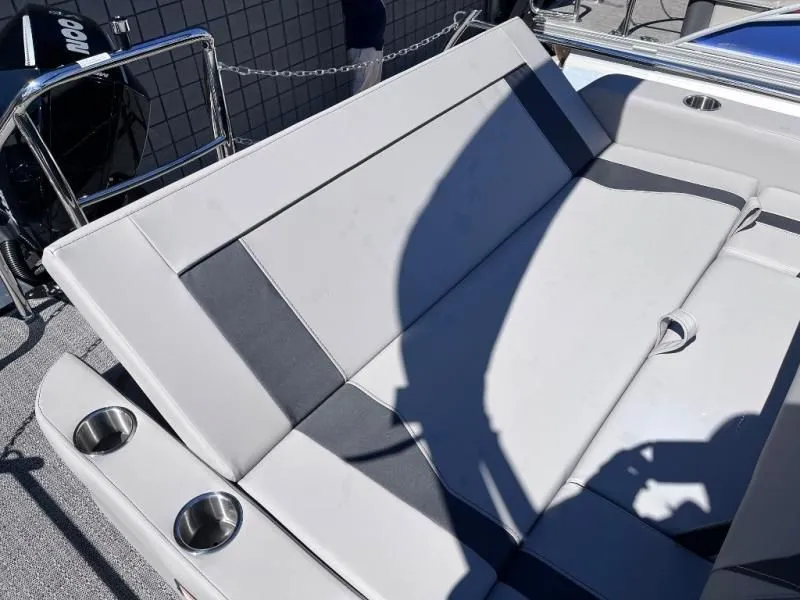 Slide: The Image of Aria A24UC 2026 - 17