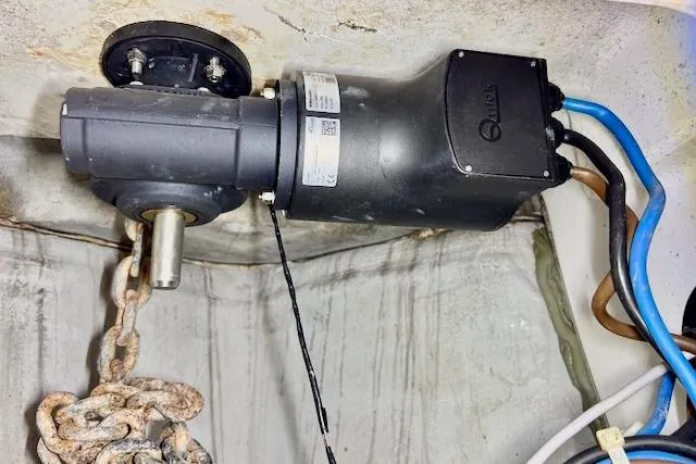 Slide: The Image of Interior view of 2013 Lagoon 450 sailboat cockpit with ropes and winches. - 18