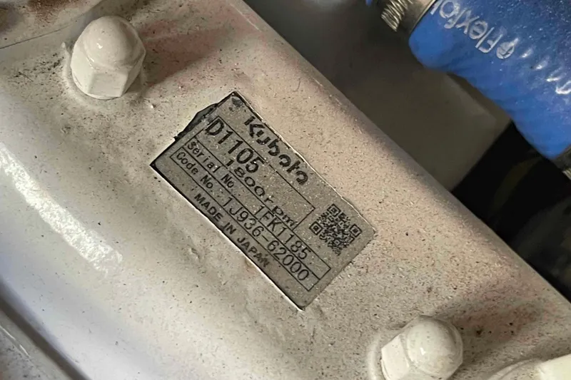 Slide: The Image of Engine label on 1989 Island Packet 35, featuring Kubota D1105 specifications. - 53