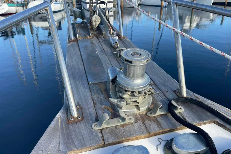 Slide: The Image of 1989 Island Packet 35 sailboat deck view in marina, showcasing hatches and rigging. - 77