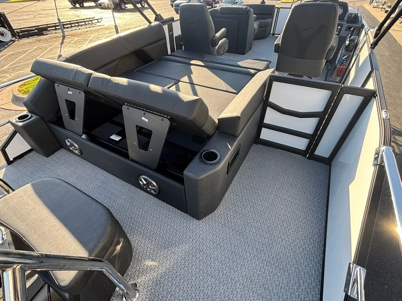 Slide: The Image of Evotti 521 CS 2026 - 7