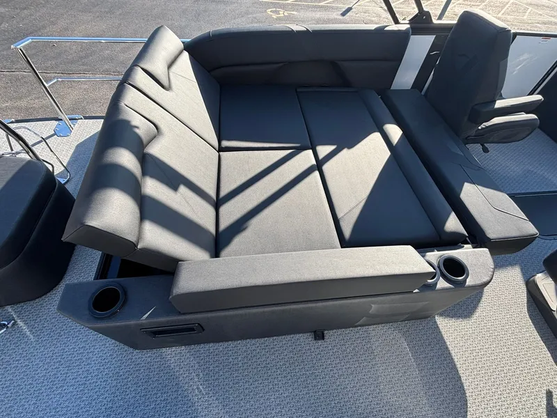 Slide: The Image of Evotti 521 CS 2026 - 8