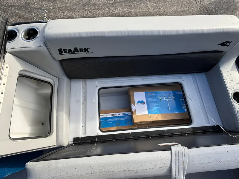 Slide: The Image of SeaArk Easy Cat 2026 - 12