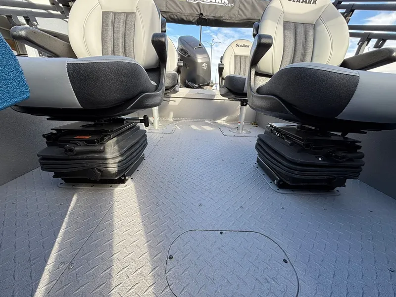 Slide: The Image of SeaArk Easy Cat 2026 - 25