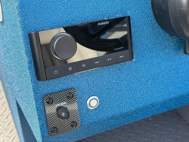 Slide: The Image of SeaArk Easy Cat 2026 - 32