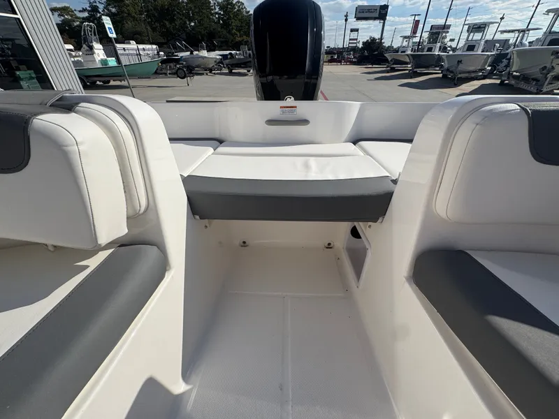 Slide: The Image of Bayliner E16LE 2025 - 21