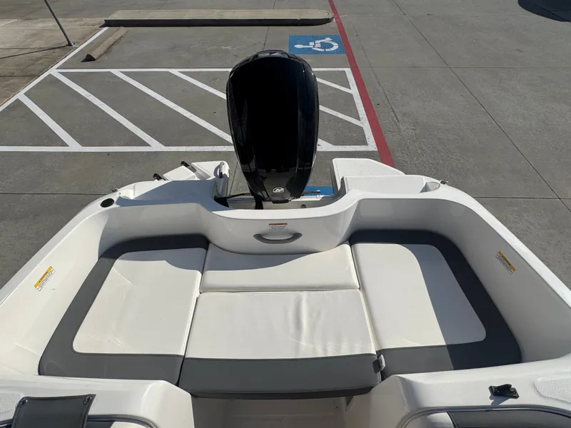 Slide: The Image of Bayliner E16LE 2025 - 22