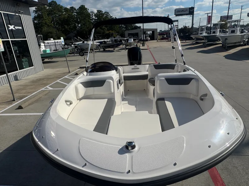 Slide: The Image of Bayliner E16LE 2025 - 6